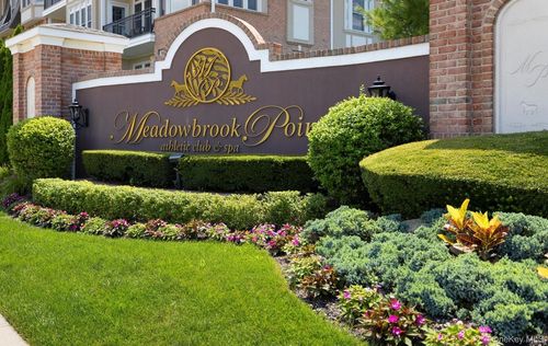 378-378 Trotting Ln, Westbury, NY, 11590-6638 | Card Image