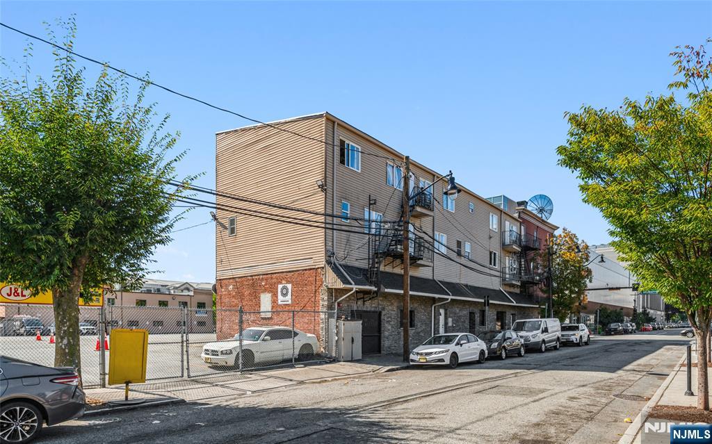 Commercial Sale in Newark 4