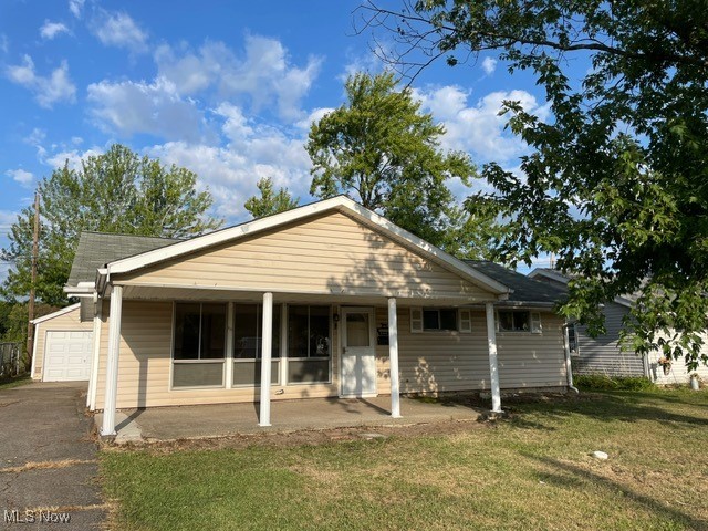 Meadow Ln, Lorain, OH 44055