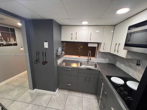 b-610-488 Nw 165th St Rd, Miami, FL, 33169 | Card Image