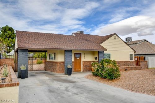 1017 E Oakey Blvd, Las Vegas, NV, 89104-3135 | Card Image