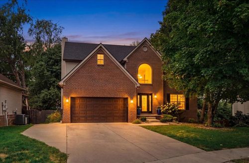 340 Meadowcrest Park, Lexington, KY, 40515-4813 | Card Image