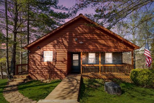 607 Enchanted Forest Way, Burnside, KY, 42519-8507 | Card Image