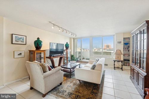 apt-2308-604 S Washington Sq, PHILADELPHIA, PA, 19106-4127 | Card Image