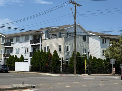 apt-100-3250 Fairfield Avenue, Bridgeport, CT, 06605 | Card Image