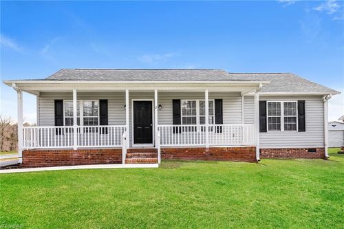 2 Big Buck Ct, Thomasville, NC, 27360-9005 | Card Image