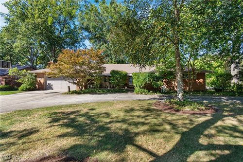 37523 Arlington Dr, Willoughby, OH, 44094-5714 | Card Image