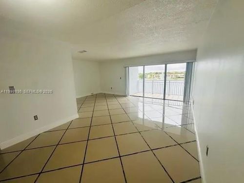 apt-b409-9351 Fontainebleau Blvd, Miami, FL, 33172-4260 | Card Image