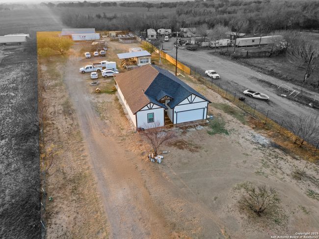 UNIT-2 - 16851 Griffin Rd, House other with 5 bedrooms, 2 bathrooms and null parking in Atascosa TX | Image 4