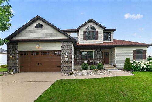1730 Stonehaven Dr, SUN PRAIRIE, WI, 53590-8907 | Card Image