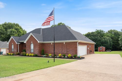 104 Leslie Dr, Senatobia, MS, 38668-2455 | Card Image