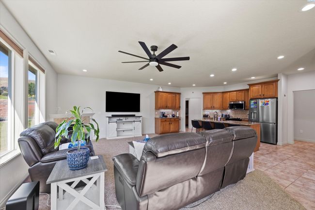 586 Lodi Loop, Home with 4 bedrooms, 3 bathrooms and null parking in Richland WA | Image 24