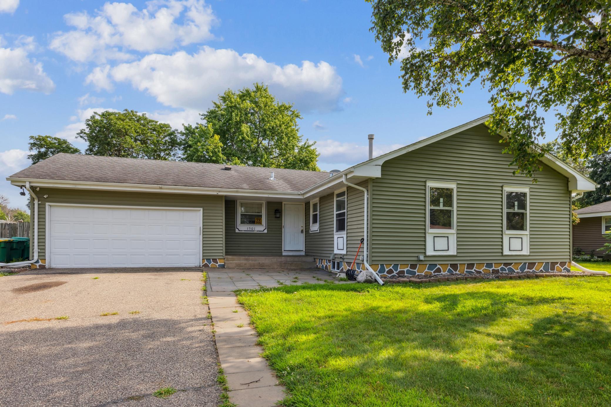 Amy Ln, Minneapolis, MN 55430