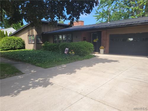 8 Butler Pkwy, Middleport, NY, 14105-1101 | Card Image