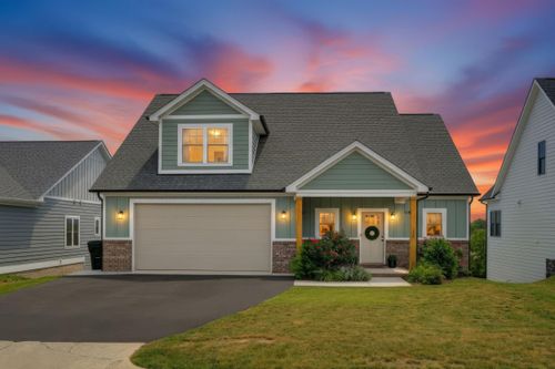 128 Chamberlain Dr, STAUNTON, VA, 24401-9016 | Card Image