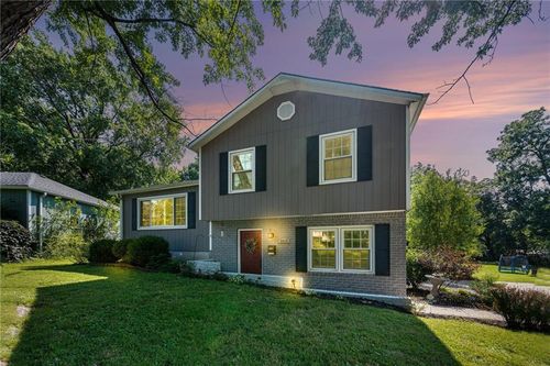 8819 Grandview St, Overland Park, KS, 66212-3643 | Card Image