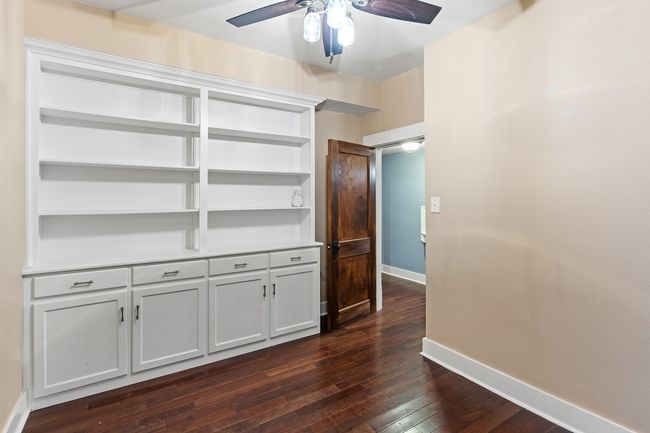 715 S Barnett Ave, House other with 5 bedrooms, 4 bathrooms and null parking in Dallas TX | Image 13
