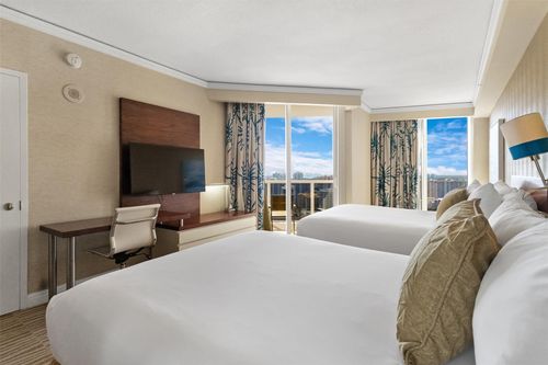 2615-18001 Collins Ave, Sunny Isles Beach, FL, 33160-2722 | Card Image