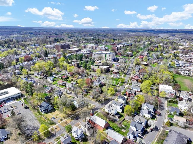68 High St, Home with 9 bedrooms, 4 bathrooms and null parking in Middletown CT | Image 13