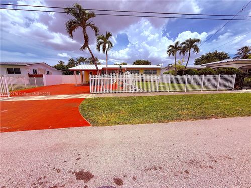 861 W 51st Pl, Hialeah, FL, 33012-3429 | Card Image