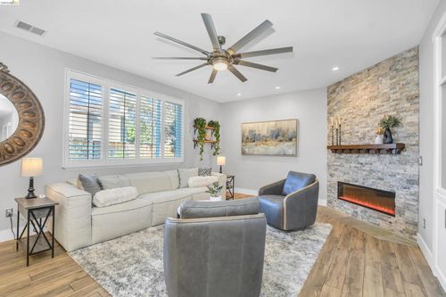 2037 Newton Dr, Brentwood, CA, 94513 | Card Image