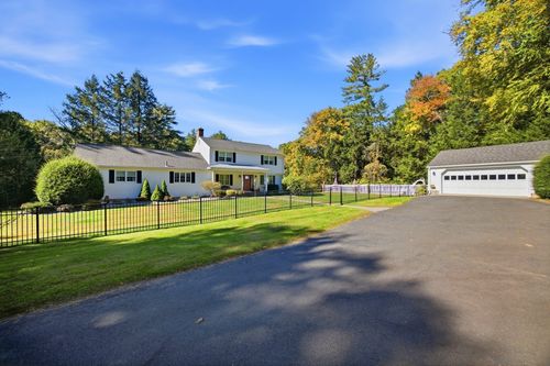 363 Loomis St, Westfield, MA, 01085 | Card Image