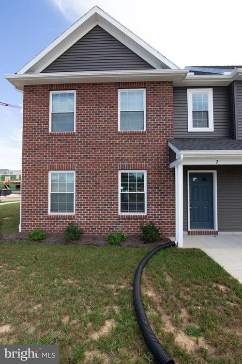 2 Skip Ln, CARLISLE, PA, 17013-7500 | Card Image