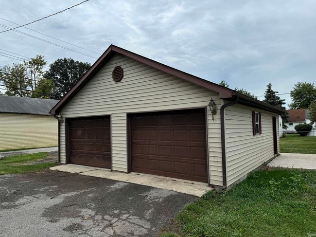 528 E Main St, House other with 3 bedrooms, 2 bathrooms and null parking in Gas City IN | Image 5