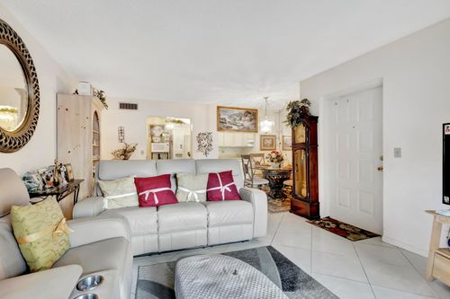 apt-a1-1102 Green Pine Blvd, West Palm Beach, FL, 33409-7037 | Card Image