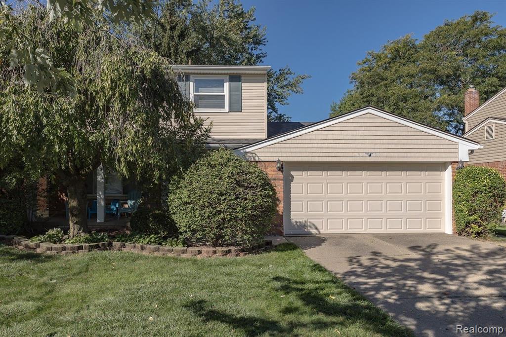 Eagle Dr, Troy, MI 48083