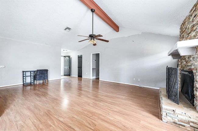 3106 Pilgrims Point Ln, House other with 3 bedrooms, 2 bathrooms and 2 parking in Pearland TX | Image 9