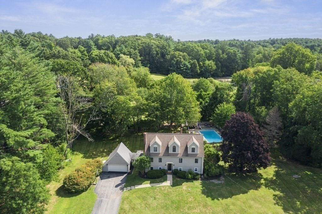 May Elm Ln, Norwell, MA 02061