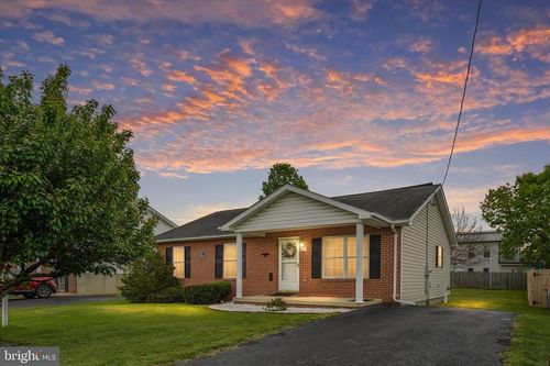 277 Miller Dr, Strasburg, VA, 22657-2706 | Card Image