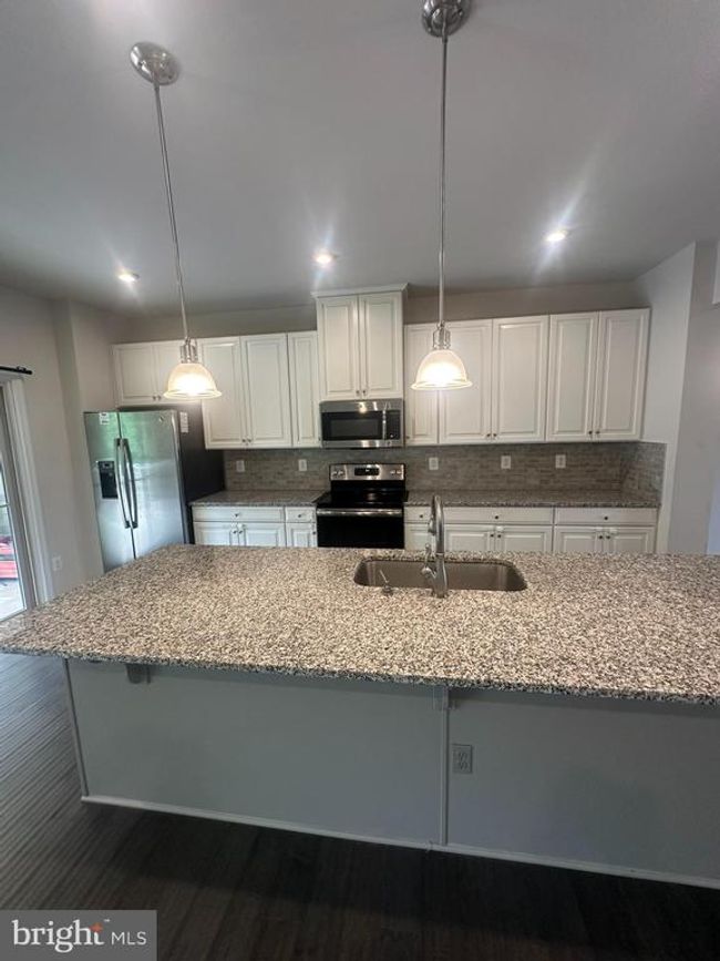 10402 Steeplechase Run Ln, Townhouse with 3 bedrooms, 4 bathrooms and null parking in MANASSAS VA | Image 14