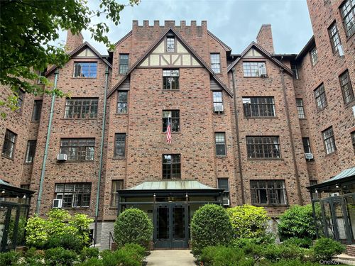 4c-38-30 Douglaston Pkwy, Douglaston, NY, 11363-1205 | Card Image