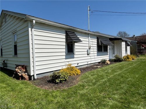 486 E Clark St, East Palestine, OH, 44413-2404 | Card Image