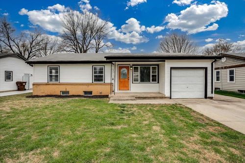 221 Western Ave, Haysville, KS, 67060-1527 | Card Image