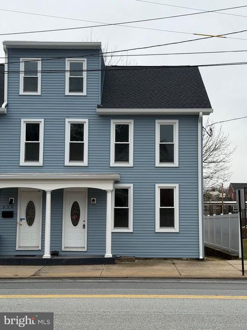 224 E Main St, WAYNESBORO, PA, 17268-1622 | Card Image