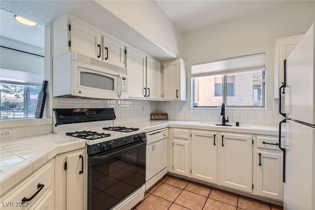 UNIT-112 - 900 Heavenly Hills Ct, Condo with 2 bedrooms, 2 bathrooms and null parking in Las Vegas NV | Image 12