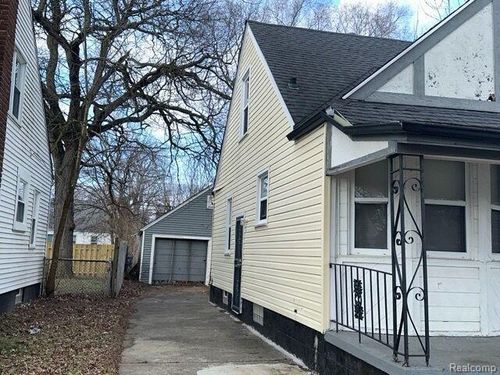 20543 Waltham St, Detroit, MI, 48205-1042 | Card Image