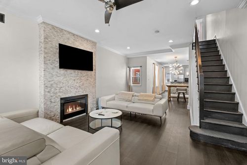 842 N 28th St, PHILADELPHIA, PA, 19130-1702 | Card Image