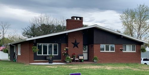 1576 E Laurel Cir, Mount Pleasant, PA, 15666-2178 | Card Image