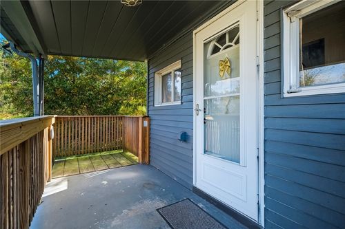 284 W Allegheny Rd, Imperial, PA, 15126-9761 | Card Image