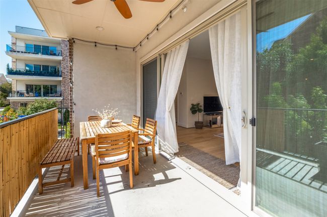 Huge terrace facing towards Addison Circle | Image 23