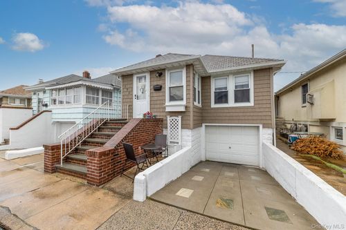 house-100 Georgia Ave, Long Beach, NY, 11561-1237 | Card Image