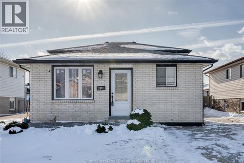 2901 Robillard Cres, Windsor, ON, N8W5L2 | Card Image