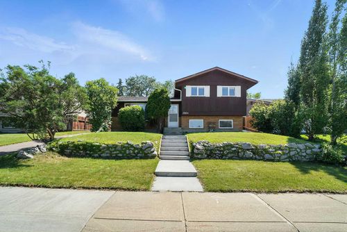 3804 52a Ave, Innisfail, AB, T4G1G8 | Card Image