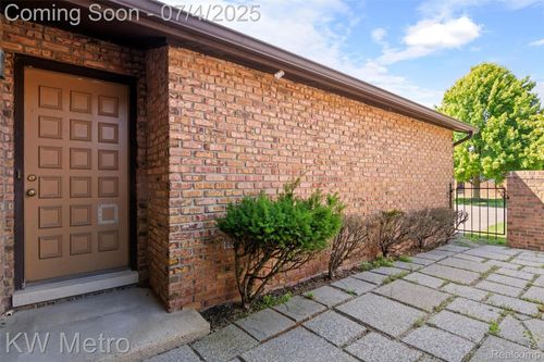 26545 Summerdale Dr, Southfield, MI, 48033-2223 | Card Image