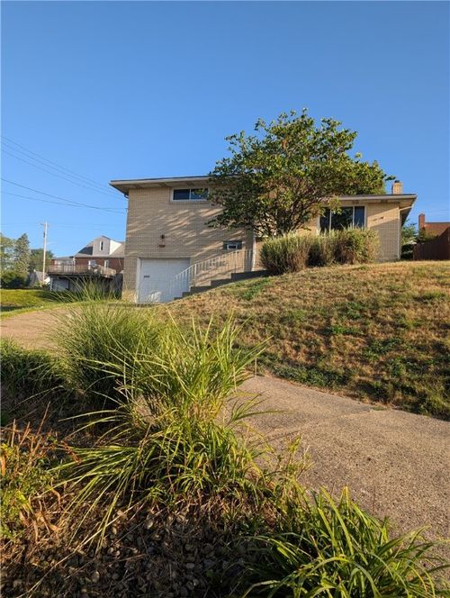 2234 Vermont Ave, West Mifflin, PA, 15122-3641 | Card Image