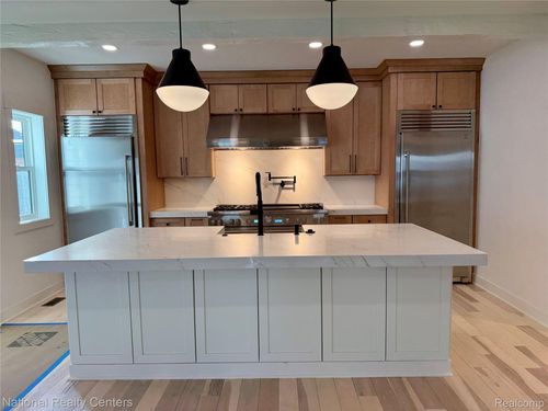 42501 Clemons Dr, Plymouth, MI, 48170-2594 | Card Image